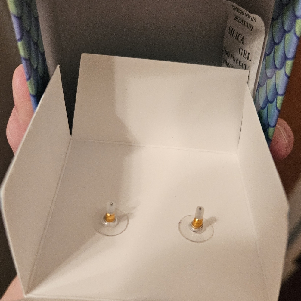 Betsey Johnson Starfish Stud Earrings - Picture 12 of 12